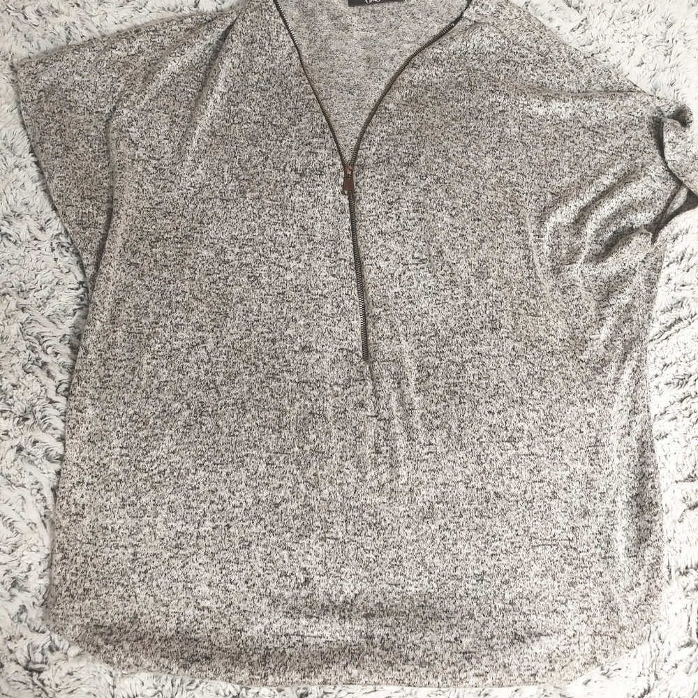 Bundle gray and green zip up tops